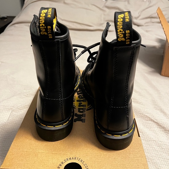 Dr. Martin 1460 8 eye boot smooth leather - Picture 3 of 6